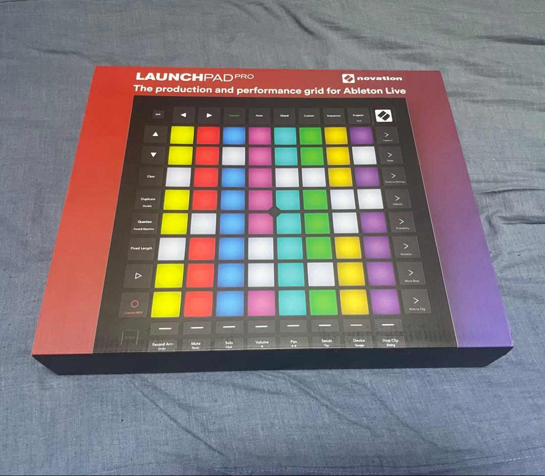 Novation Launchpad Pro MK3 MIDIケーブル付き
