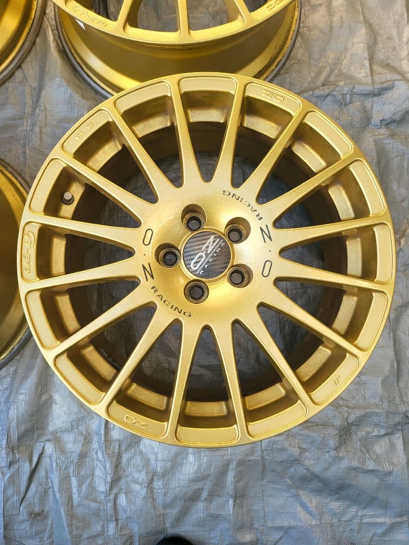 希少 OZ スーパーツーリズモ GT EVO 17インチ ゴールドホイール