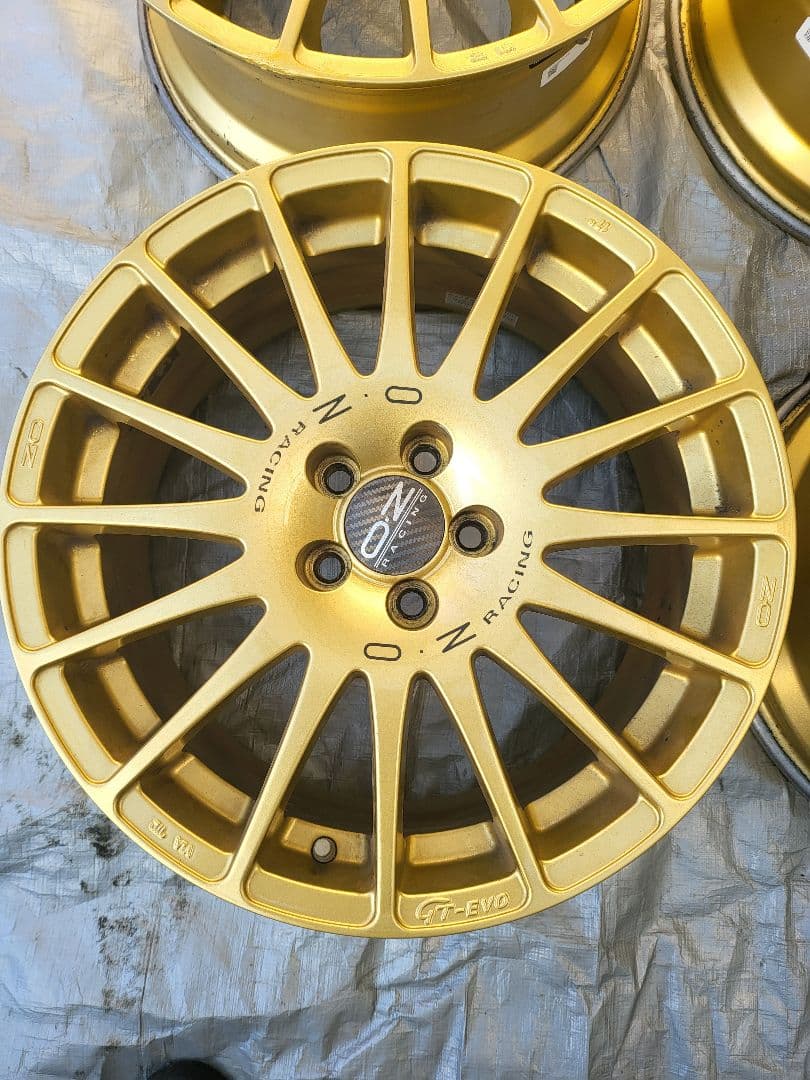 希少 OZ スーパーツーリズモ GT EVO 17インチ ゴールドホイール