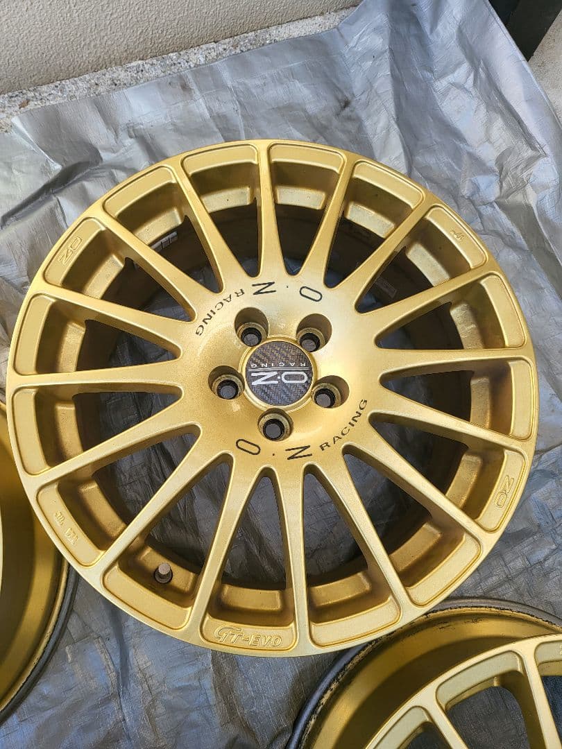 希少 OZ スーパーツーリズモ GT EVO 17インチ ゴールドホイール