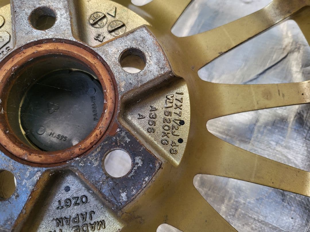 希少 OZ スーパーツーリズモ GT EVO 17インチ ゴールドホイール