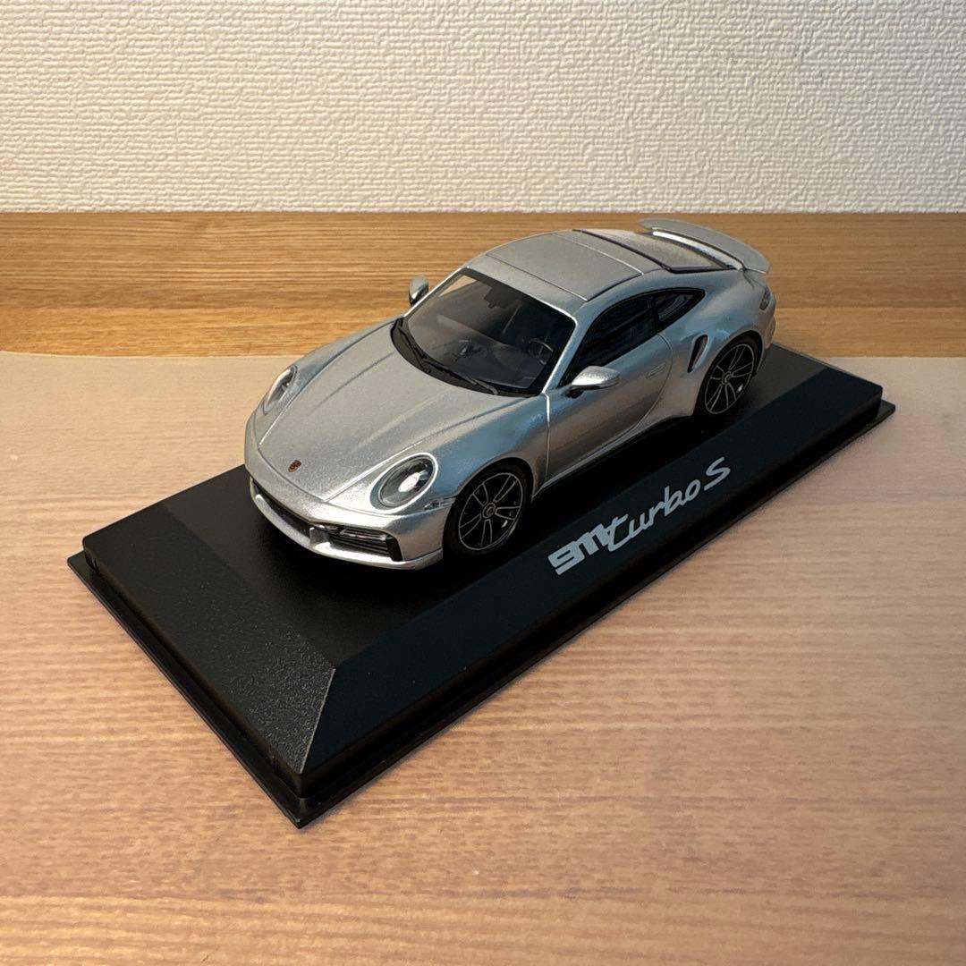 ミニチャンプス　ポルシェ 911 Turbo S 1/43 ミニカー シルバー
