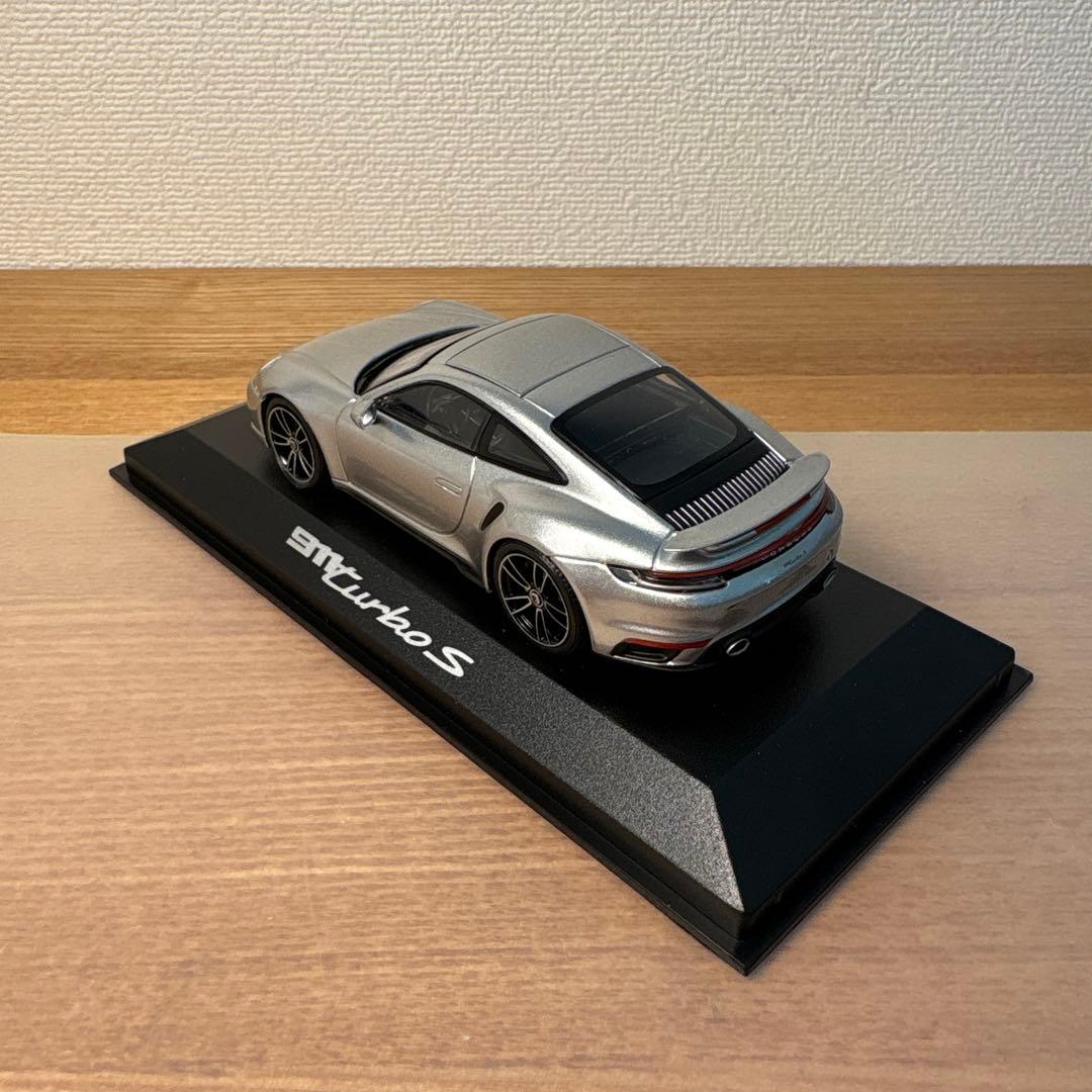 ミニチャンプス　ポルシェ 911 Turbo S 1/43 ミニカー シルバー