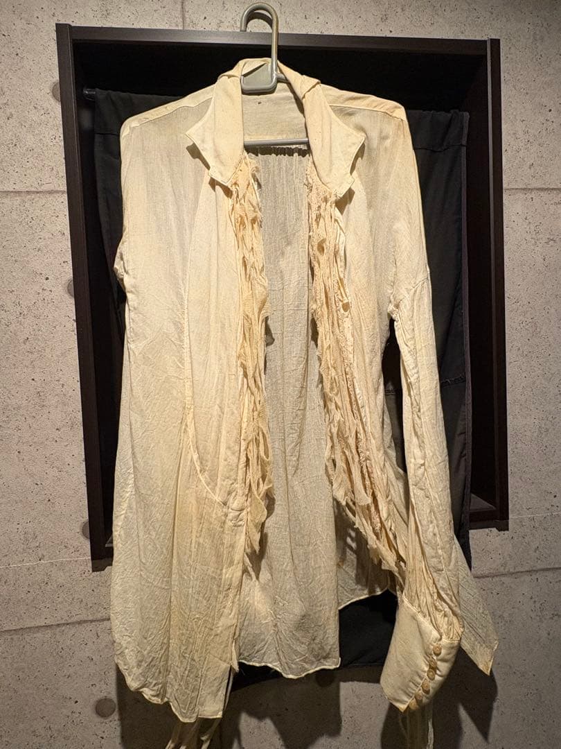フリンジ付きクリーム色シャツと黒シースルーシャツセット
