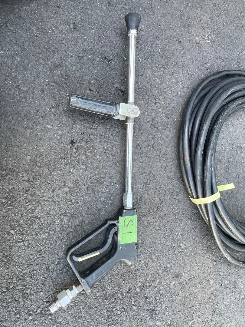 （ツルミ）セル付きエンジン高圧洗浄機防音　ガン・高圧ホース・給排水ホースセット