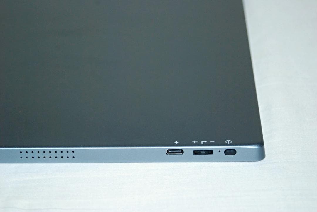 Lepow Z1 15.6インチモバイルディスプレイ