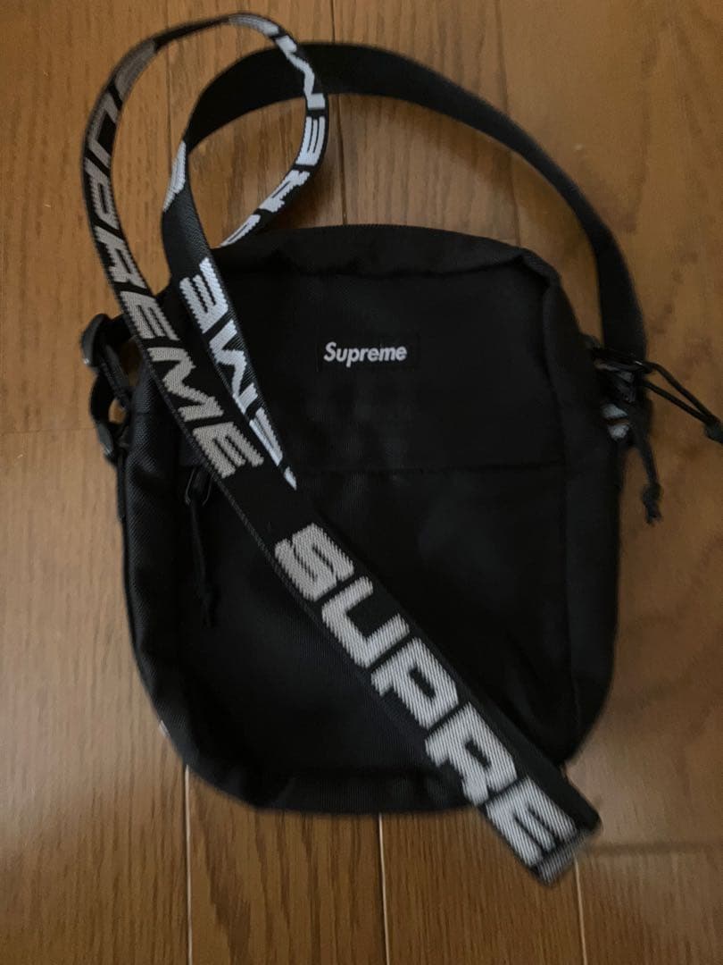 《美品》シュプリーム　supreme ショルダーバッグ　黒　正規品