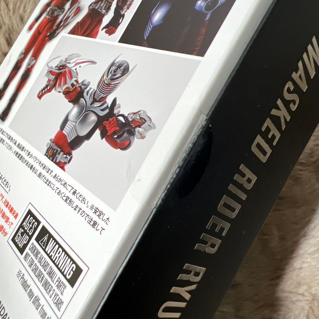 真骨彫製法　S.H.Figuarts 仮面ライダー龍騎