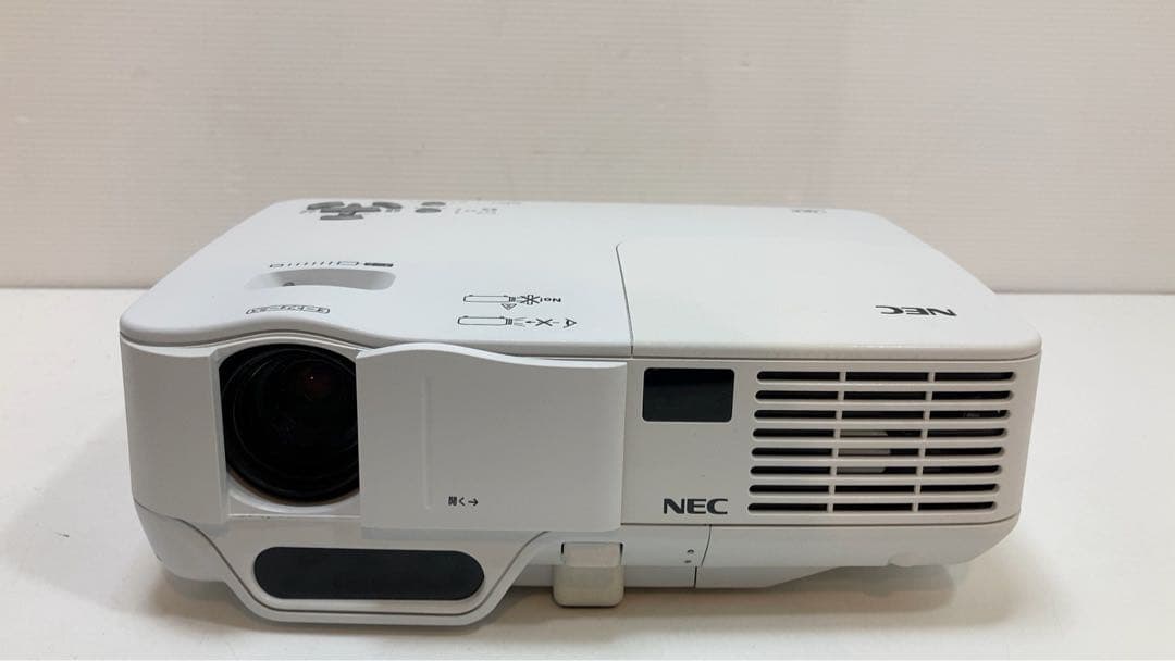NEC プロジェクター　NP53