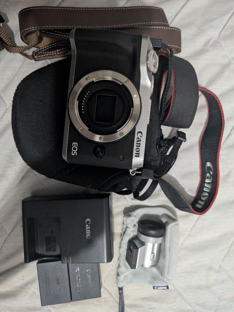 Canon EOS M6 ボディ シルバー ファインダー その他付属品あり