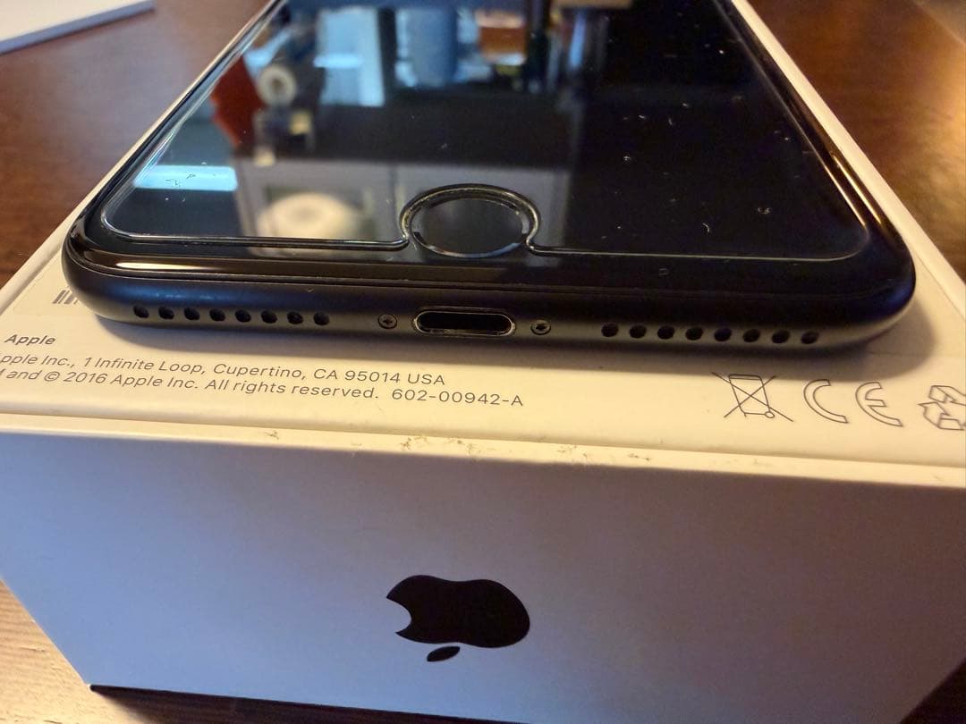 【美品】iPhone7 Plus ブラック 本体 箱付 イアホン付 Simフリー