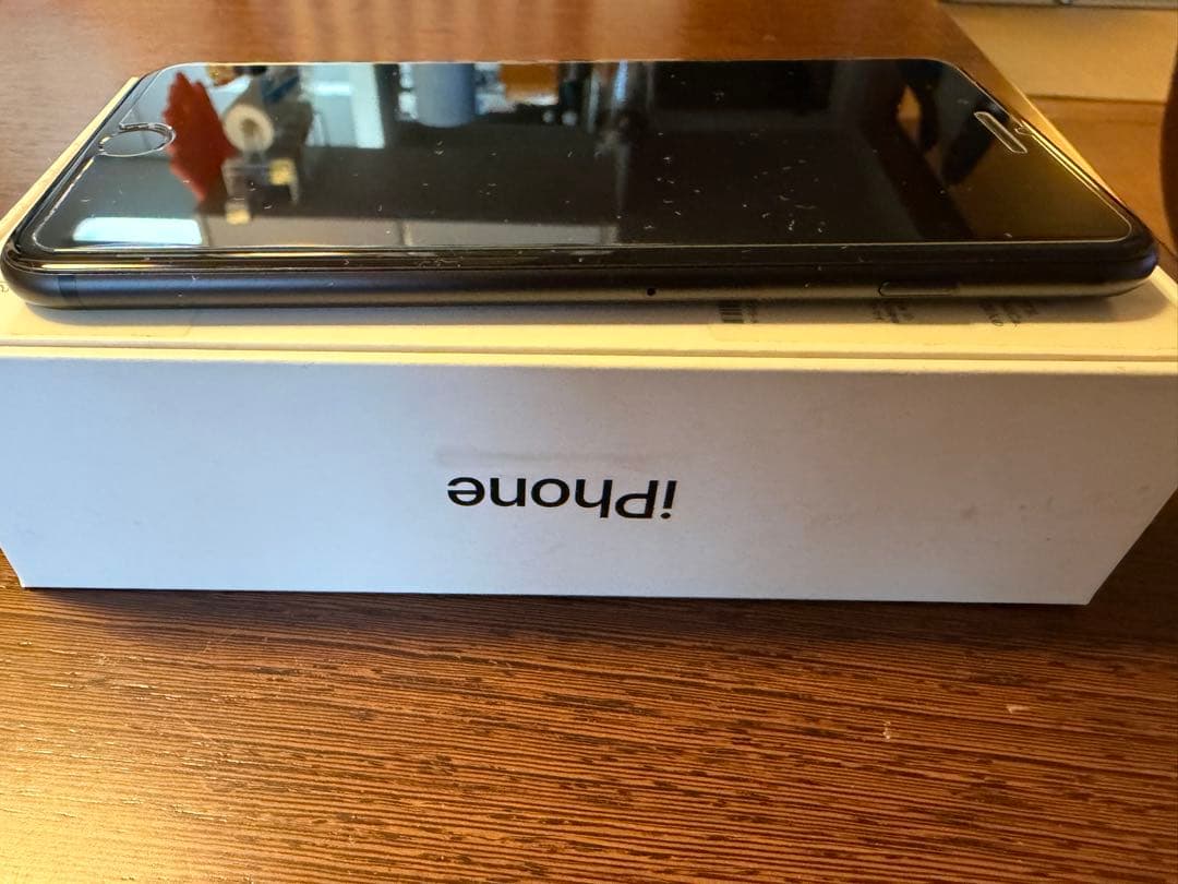 【美品】iPhone7 Plus ブラック 本体 箱付 イアホン付 Simフリー