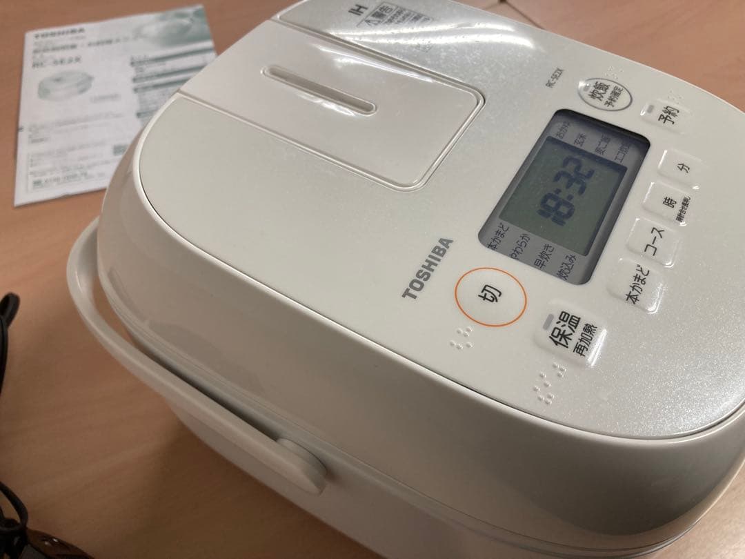 美品★2023年製★3回程使用★TOSHIBA★炊飯器★3合炊き★RC-5E2X