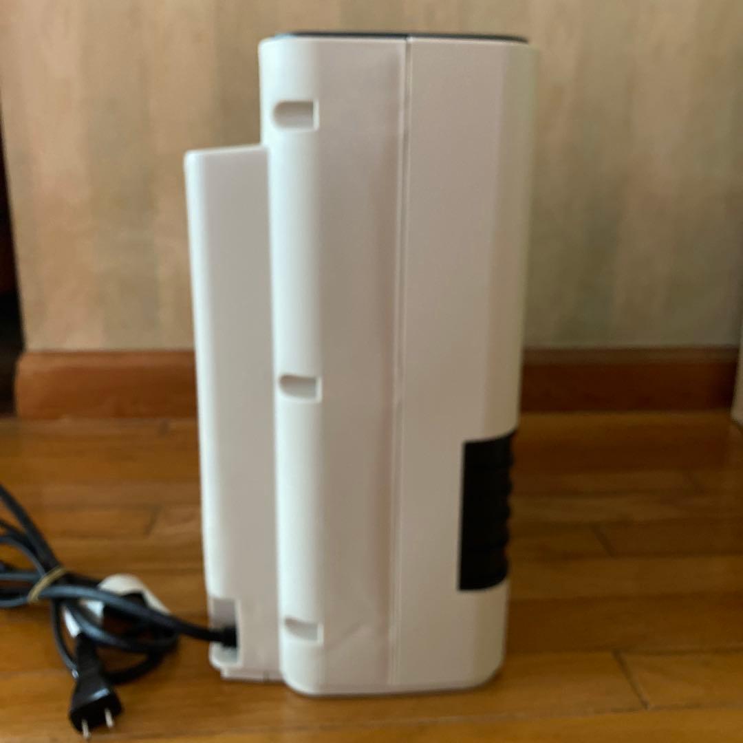 極美品　IRIS OHYAMA セラミックファンヒーター PCH-HM12B-W