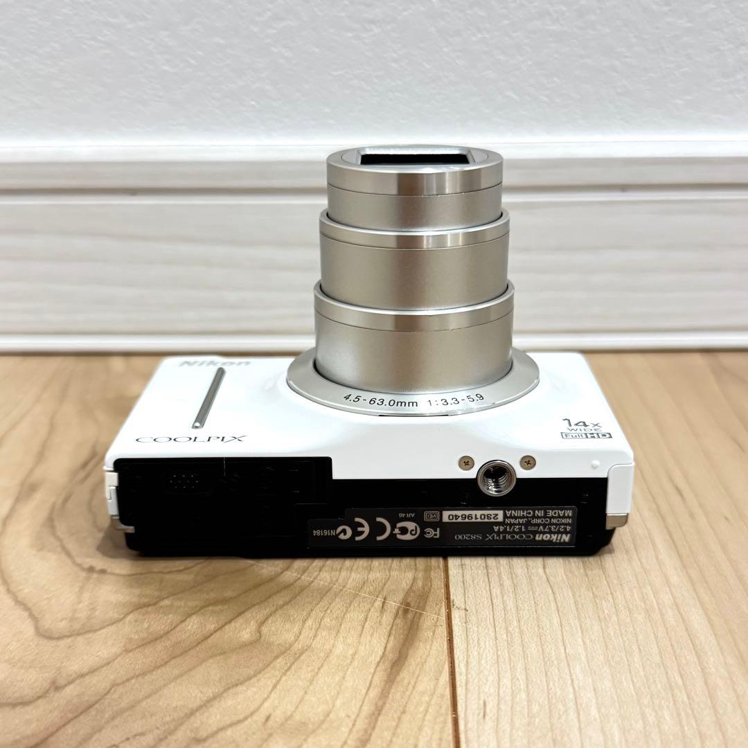 【極美品】　Nikon ニコン　COOLPIX S8200 デジカメ　コンデジ