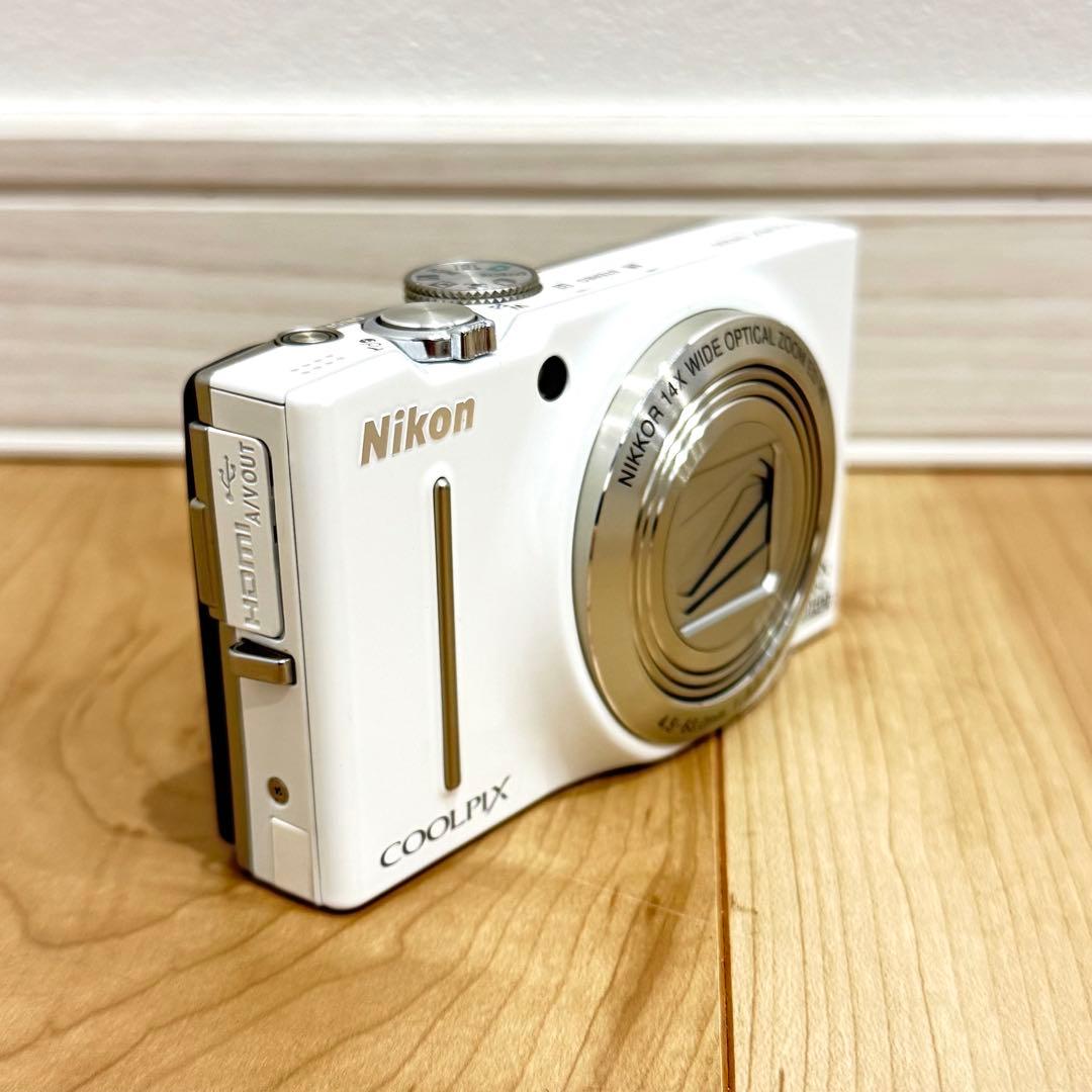【極美品】　Nikon ニコン　COOLPIX S8200 デジカメ　コンデジ