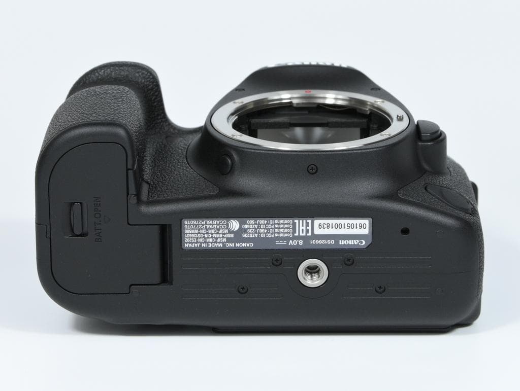 【ほぼ新品】キヤノン EOS 6D Mark II ボディ《ショット数1060》