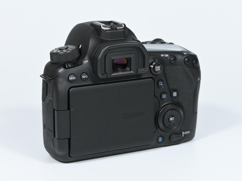 【ほぼ新品】キヤノン EOS 6D Mark II ボディ《ショット数1060》
