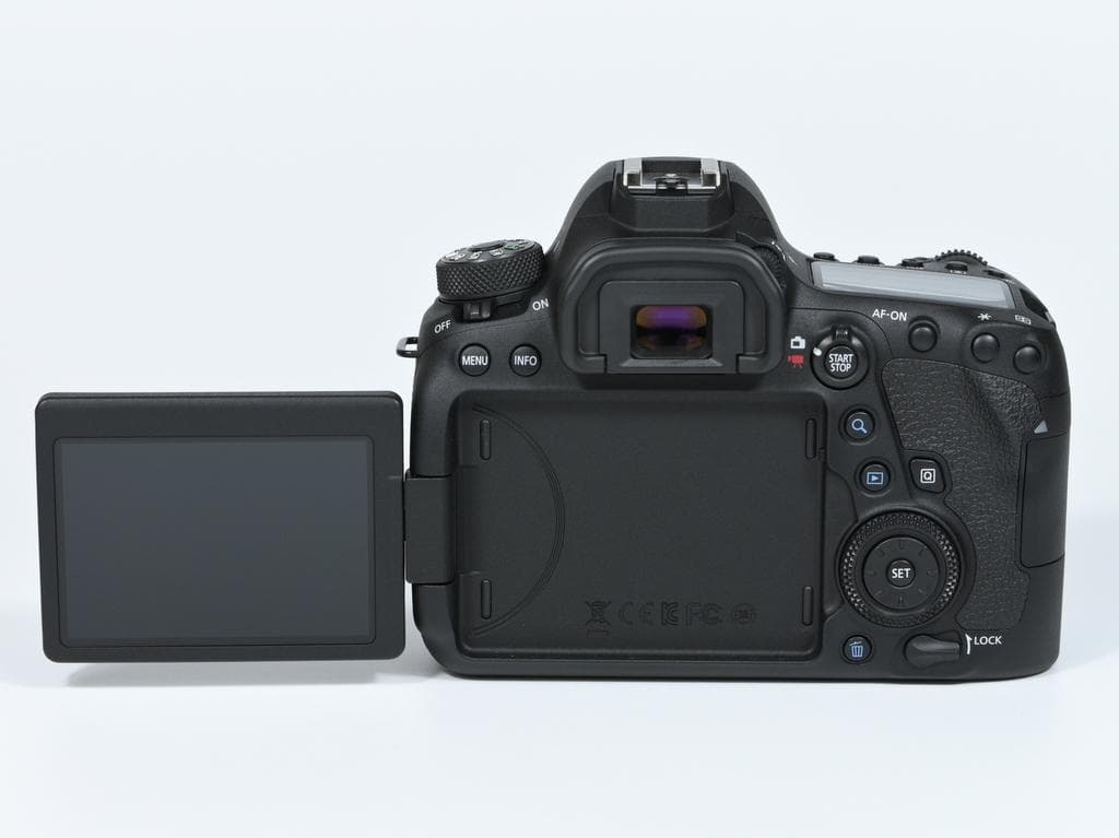 【ほぼ新品】キヤノン EOS 6D Mark II ボディ《ショット数1060》