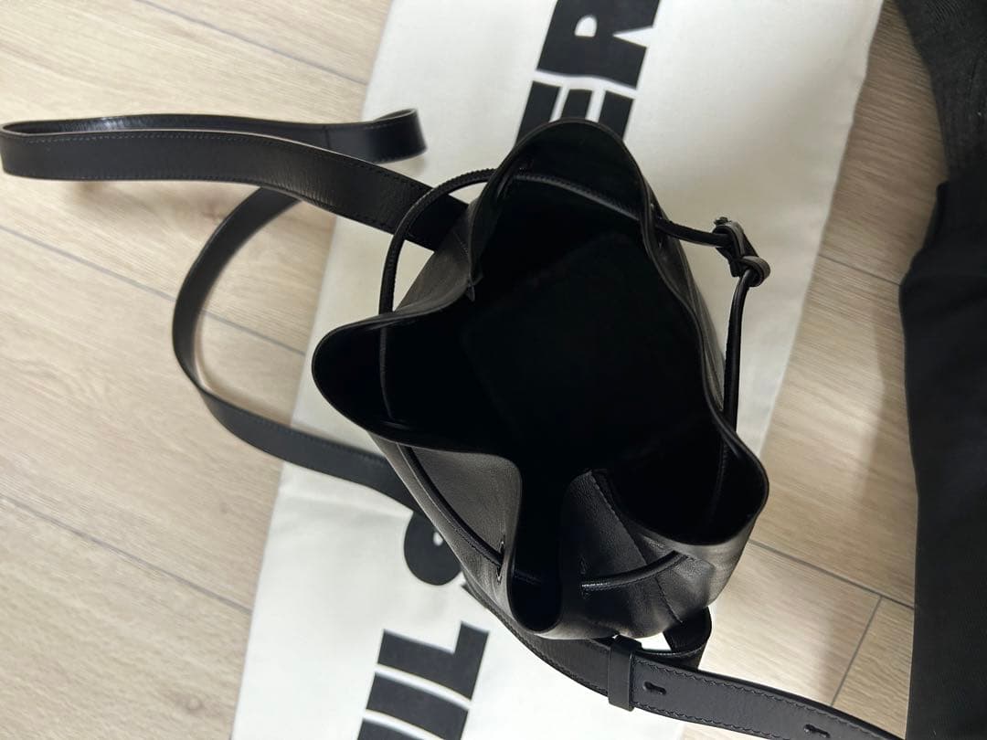 JIL SANDER ブラック レザー ショルダーバッグ