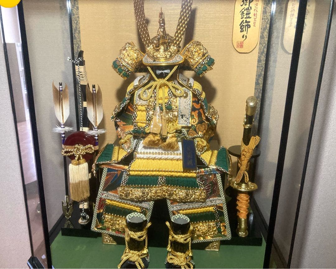 五月人形　鎧ケース飾り　ガラスケース入り