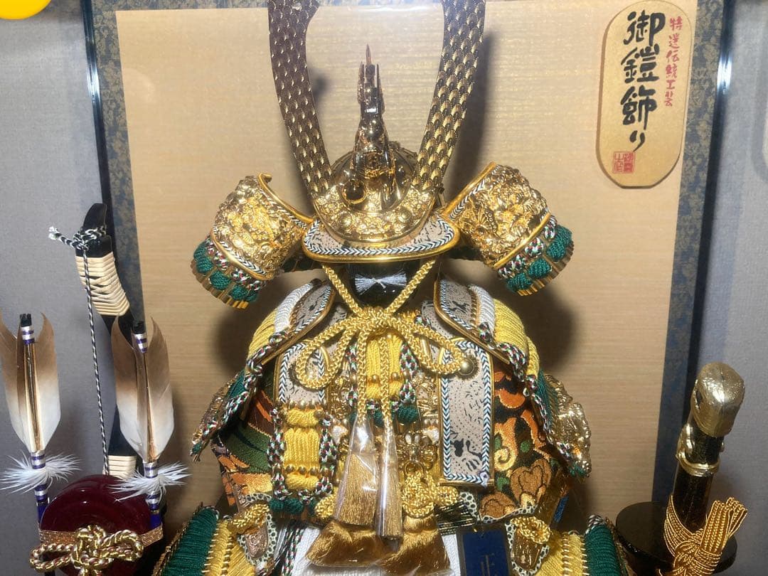 五月人形　鎧ケース飾り　ガラスケース入り