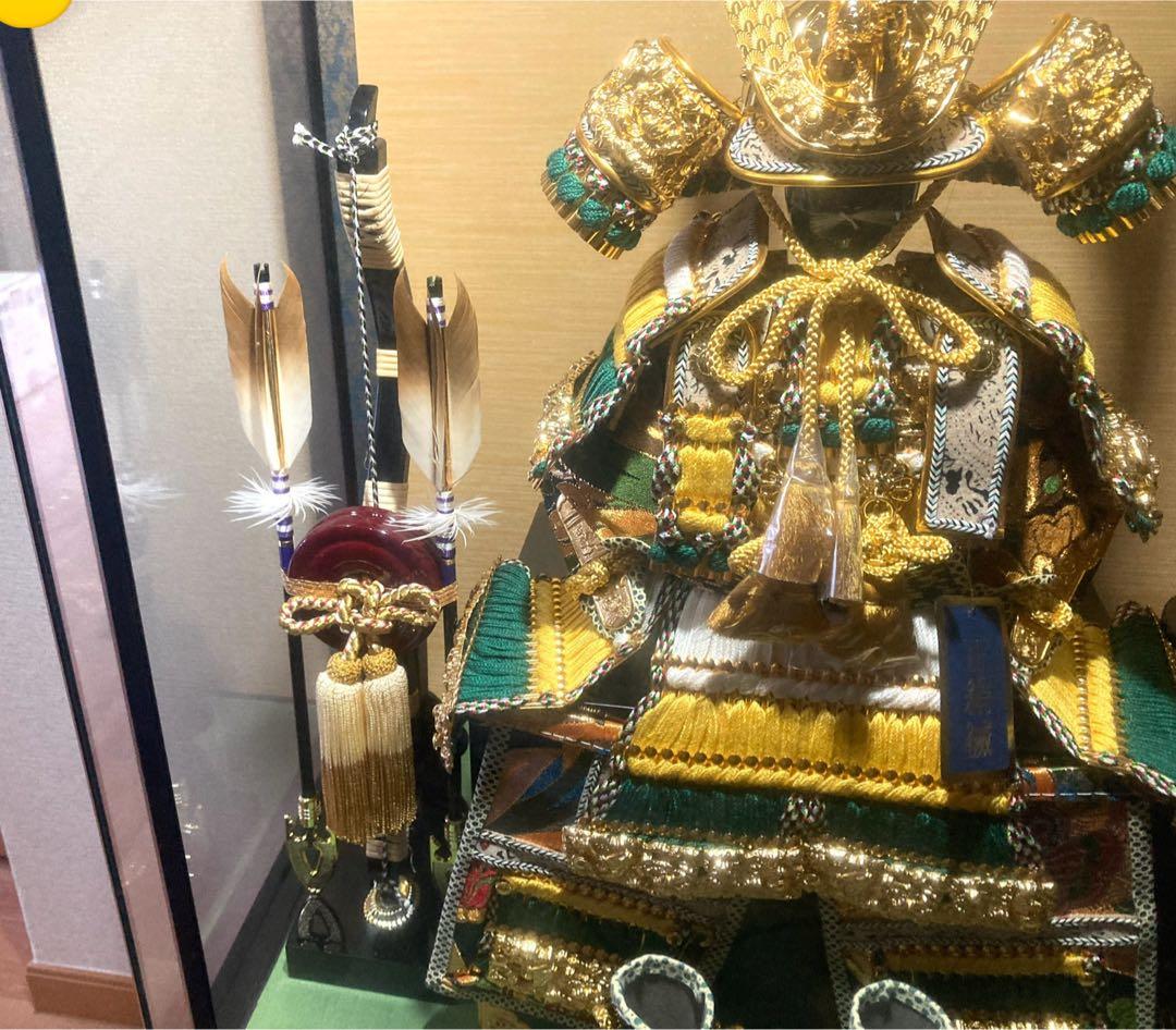 五月人形　鎧ケース飾り　ガラスケース入り