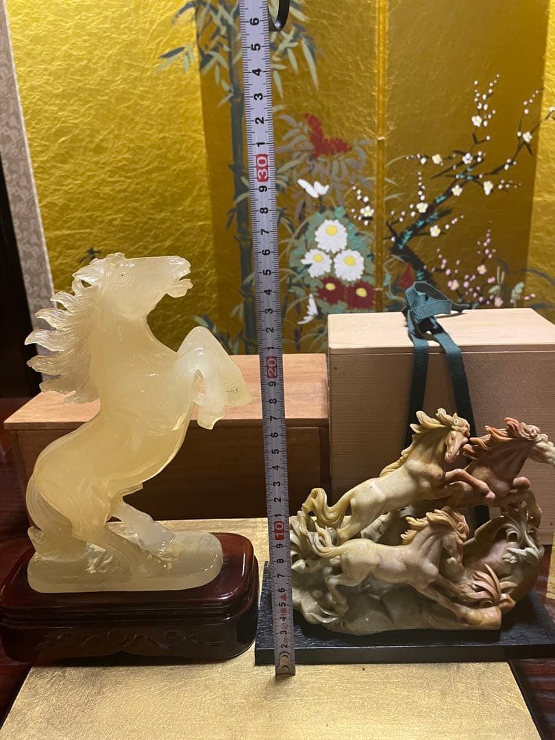 翡翠と石の馬のセット
