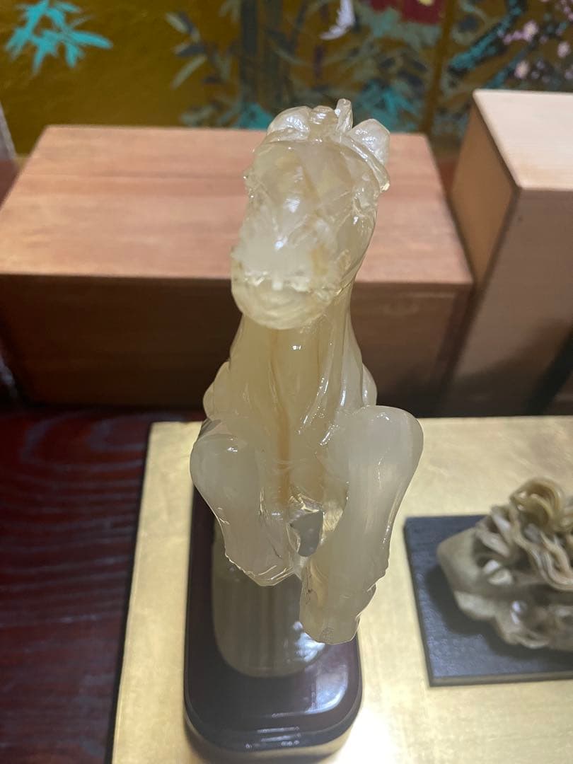 翡翠と石の馬のセット