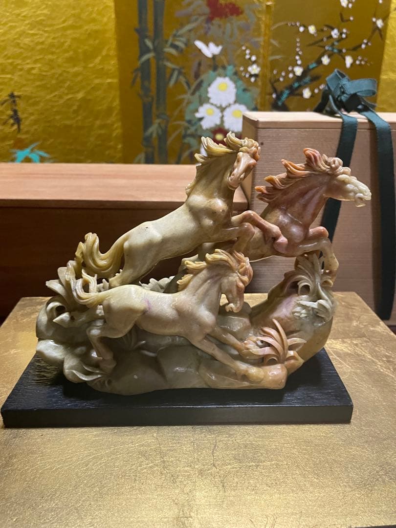 翡翠と石の馬のセット