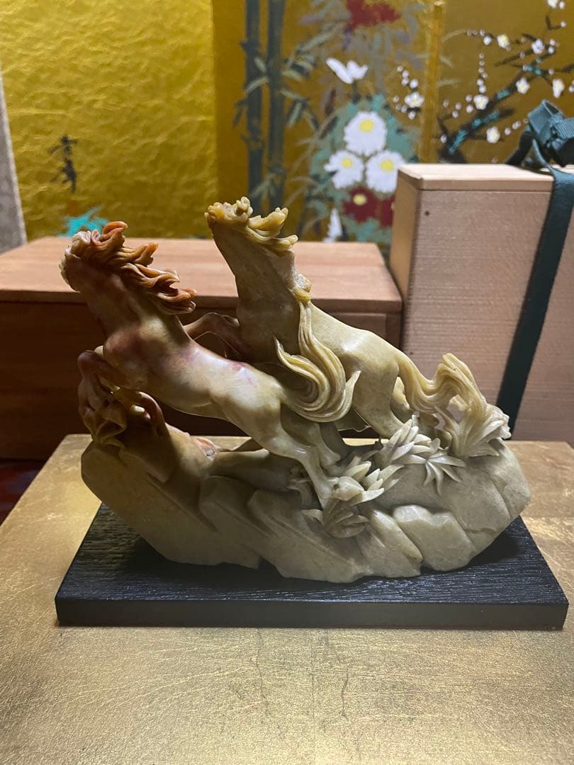 翡翠と石の馬のセット