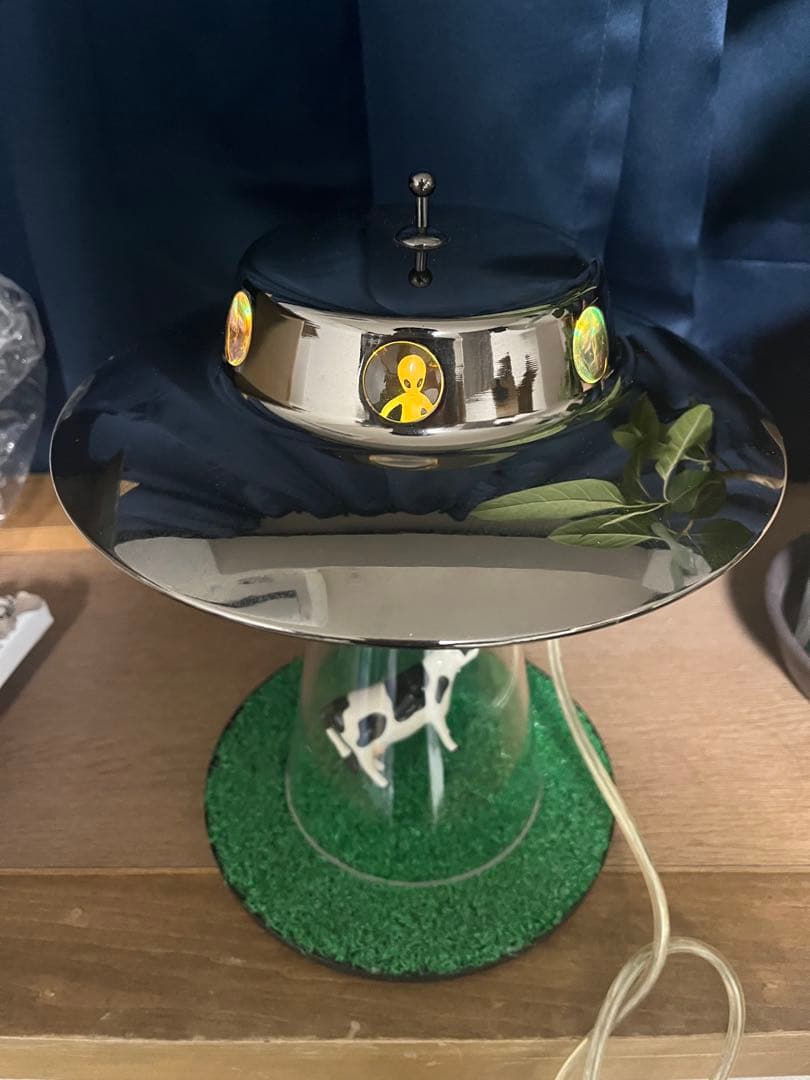 アブダクションUFO型 ランプ 牛のフィギュア付き