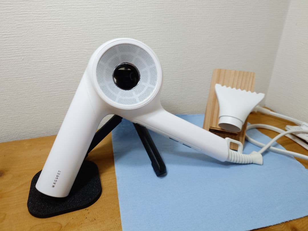 HOLISTIC cures マグネットヘアプロ ドライヤーゼロホワイト