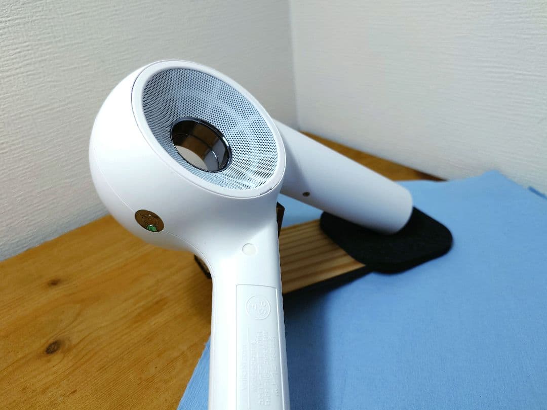 HOLISTIC cures マグネットヘアプロ ドライヤーゼロホワイト