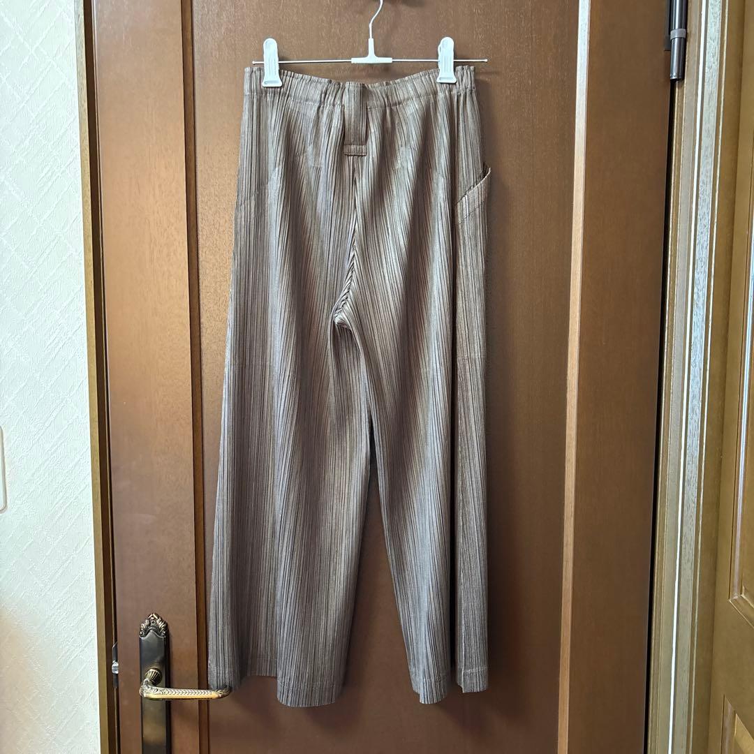 【美品】PLEATS PLEASE イッセイミヤケ パンツ　サイズ3
