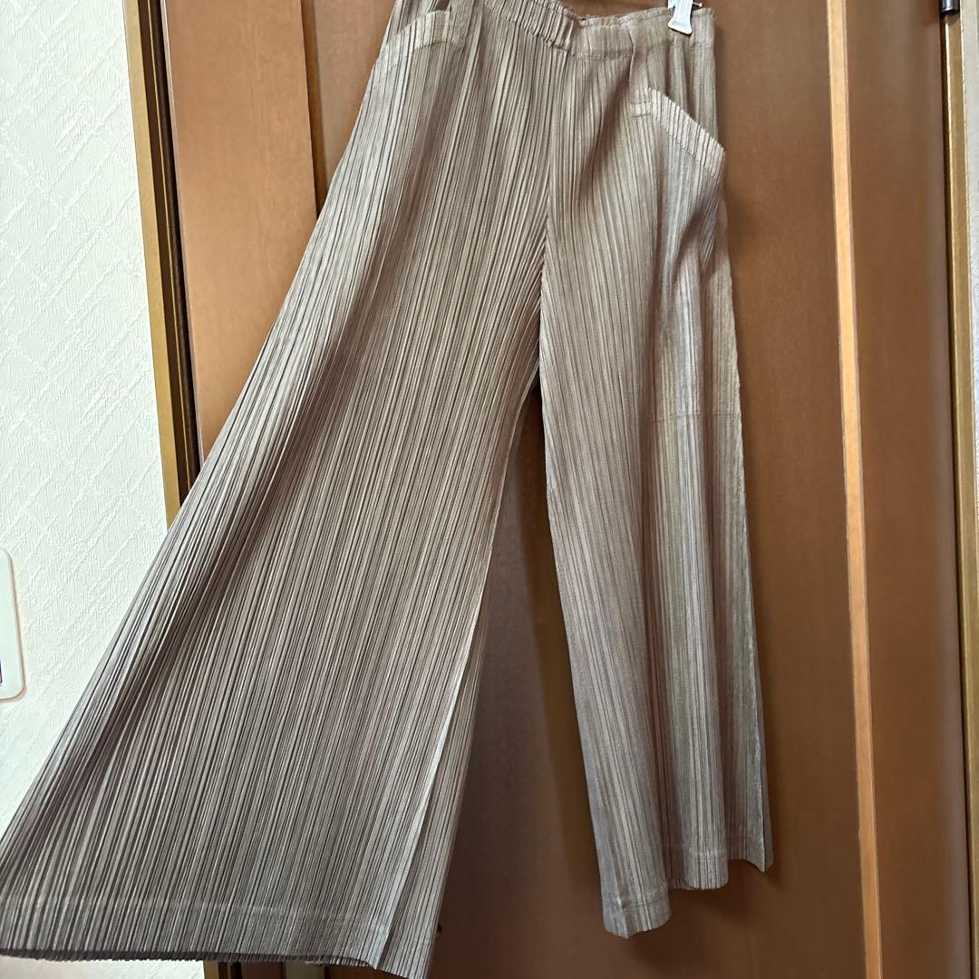【美品】PLEATS PLEASE イッセイミヤケ パンツ　サイズ3