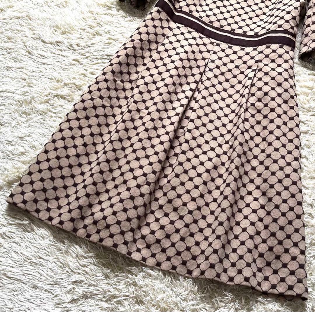 【極美品】トッカ 襟付きジャガードワンピース ウエストマーク フレア ブラウン4