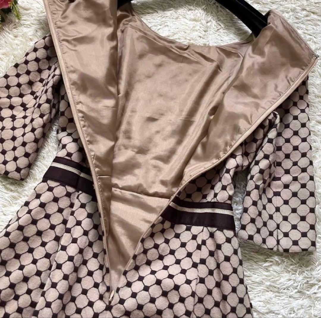 【極美品】トッカ 襟付きジャガードワンピース ウエストマーク フレア ブラウン4