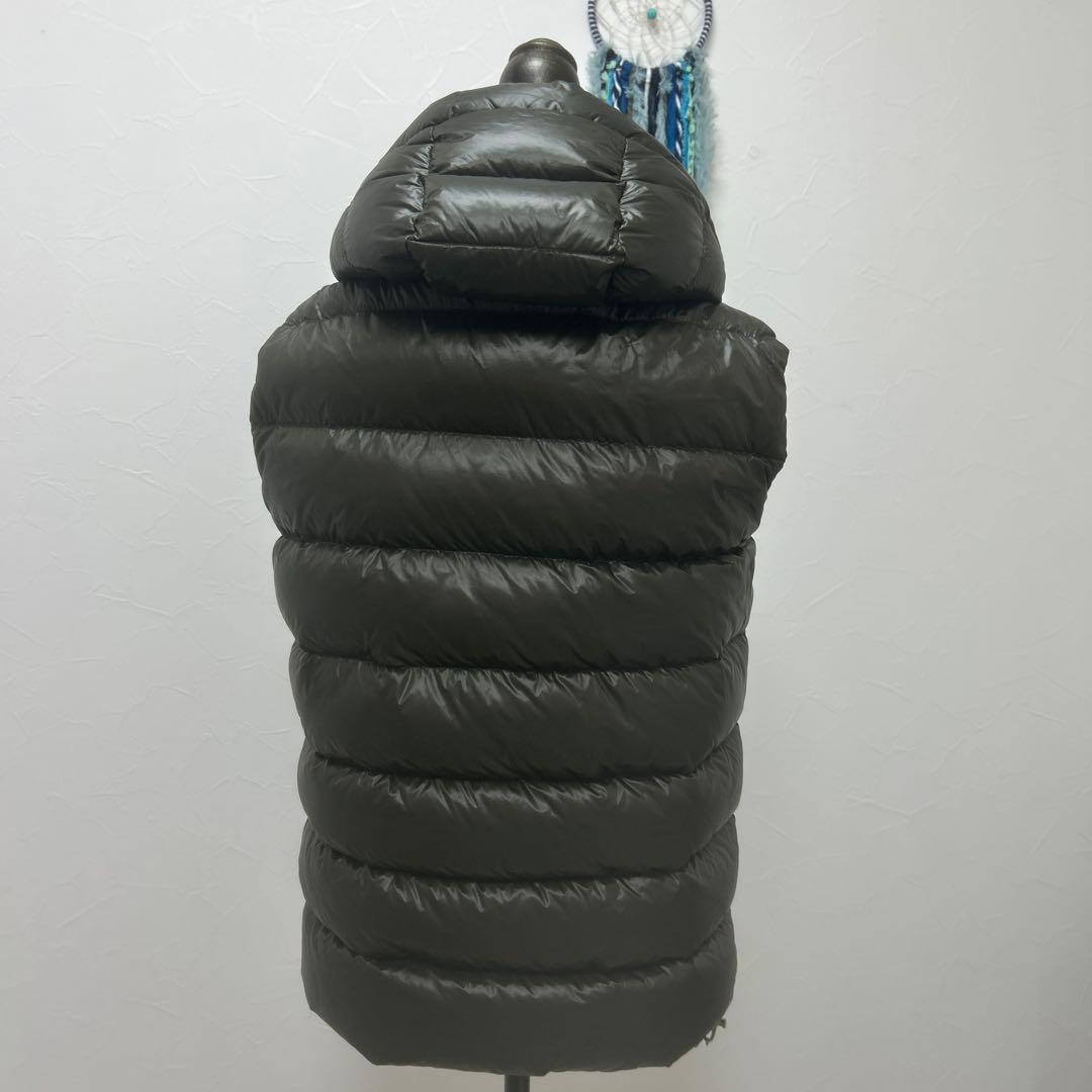 MONCLER フード付きダウンベスト オリーブグリーン　hry26