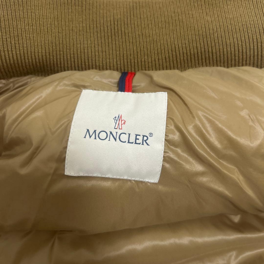 MONCLER フード付きダウンベスト オリーブグリーン　hry26