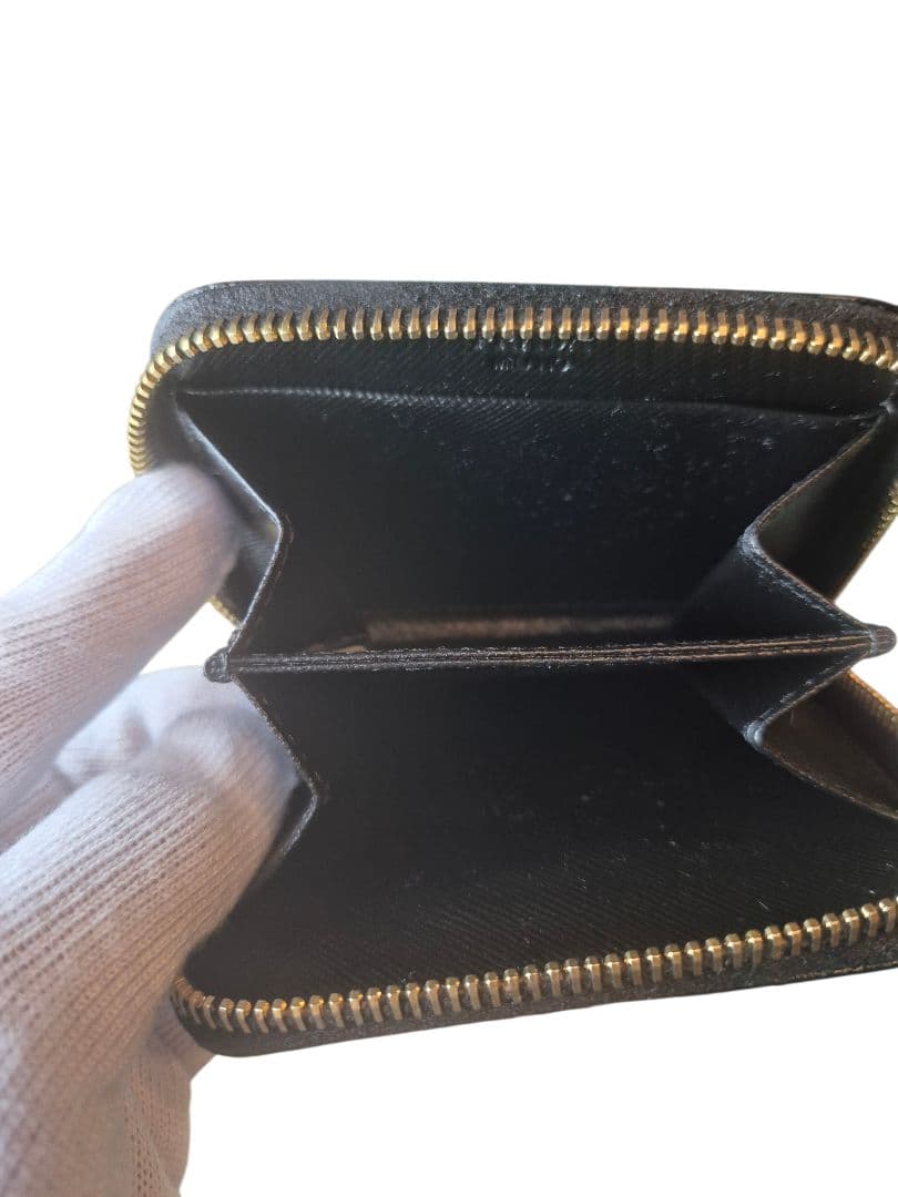 ＰＲＡＤＡ　プラダ　ケース　ラウンドファスナー　ブラック革