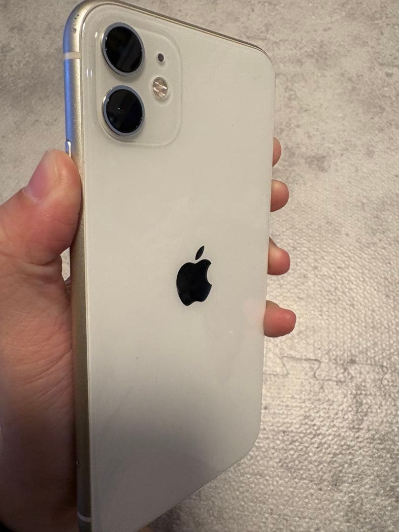 液晶傷なし【ホワイト】Apple iPhone 11 本体