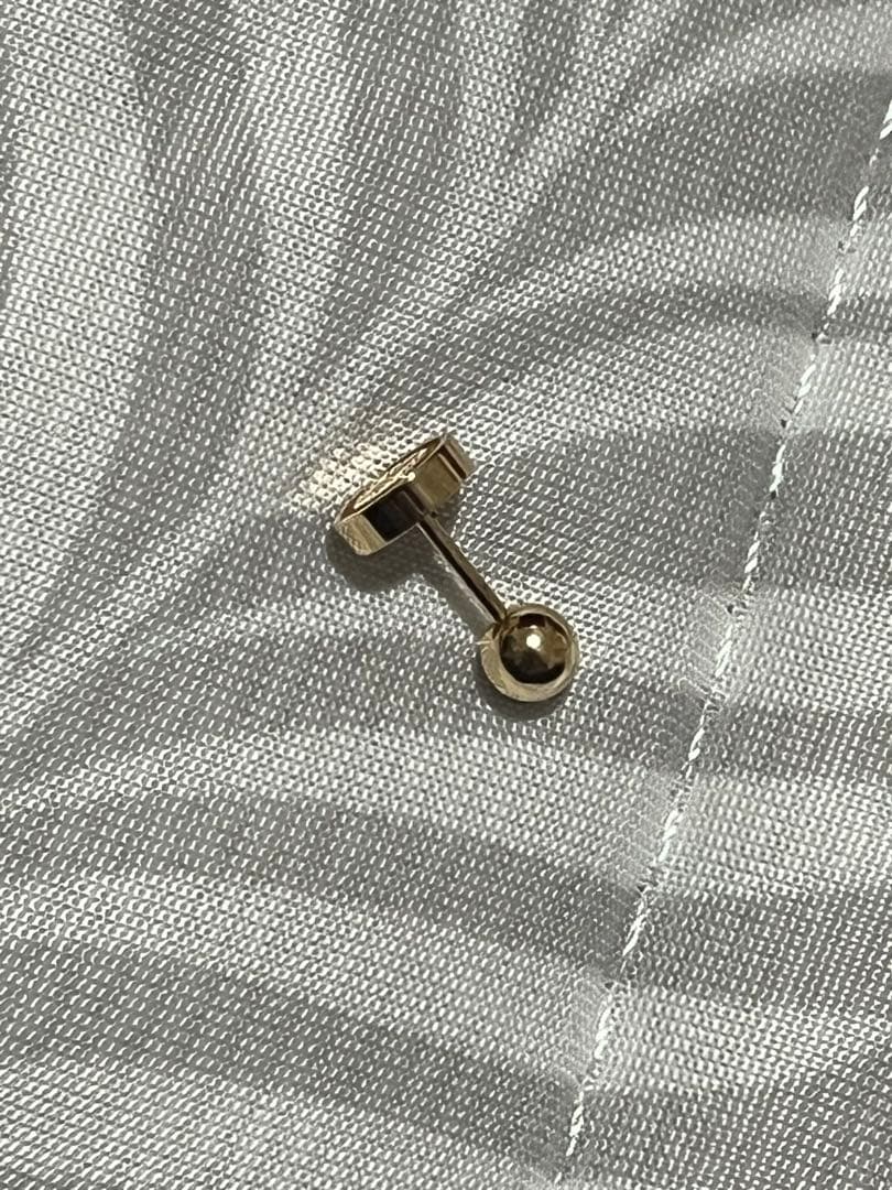 カルティエ　ラブ　LOVE シングルピアス　K18 イエローゴールド　片耳