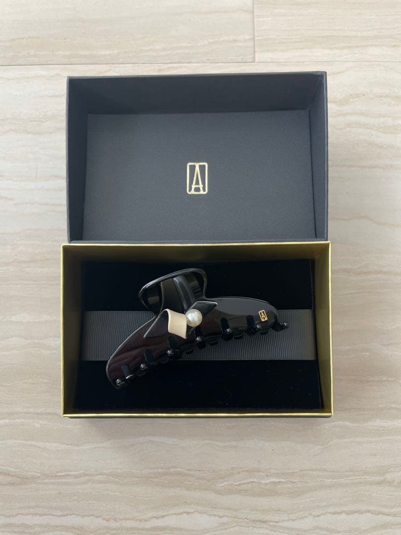 【試着のみ！美品！】ALEXANDRE DE PARIS パール付きヘアクリップ