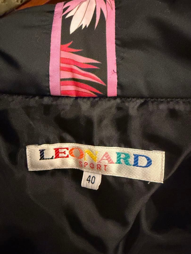 レオナールスポーツ　ブラックジャケット　ショートコート　中綿ブルゾン