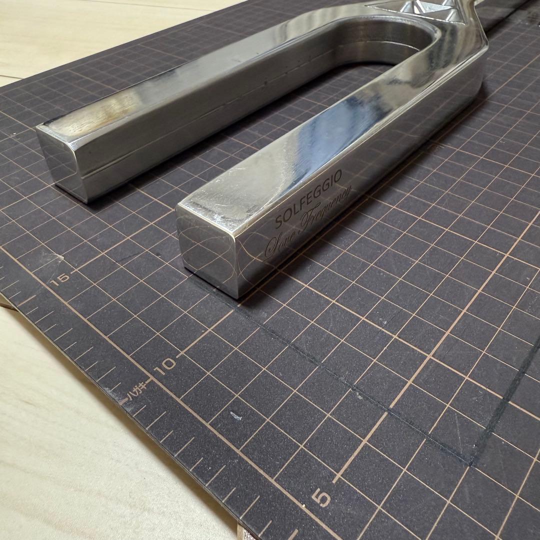 〈鈴様〉音叉　528 Hz 大型チューニングフォーク　ソルフェジオ周波数