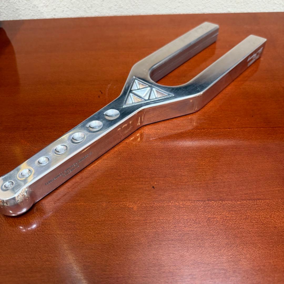 〈鈴様〉音叉　528 Hz 大型チューニングフォーク　ソルフェジオ周波数