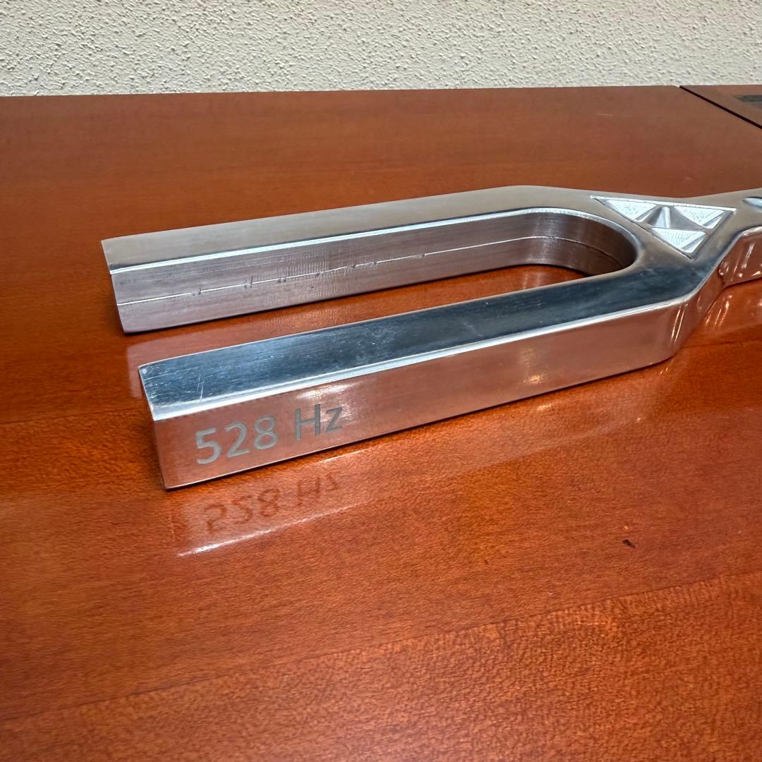 〈鈴様〉音叉　528 Hz 大型チューニングフォーク　ソルフェジオ周波数