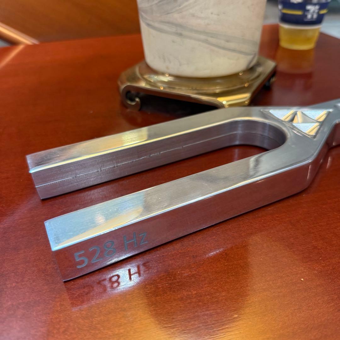 〈鈴様〉音叉　528 Hz 大型チューニングフォーク　ソルフェジオ周波数