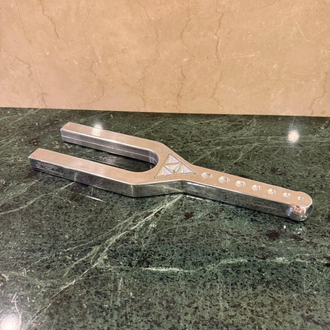 〈鈴様〉音叉　528 Hz 大型チューニングフォーク　ソルフェジオ周波数